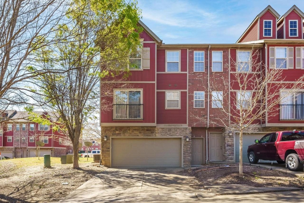 2851 W Redstone Dr - Photo 2 of 20