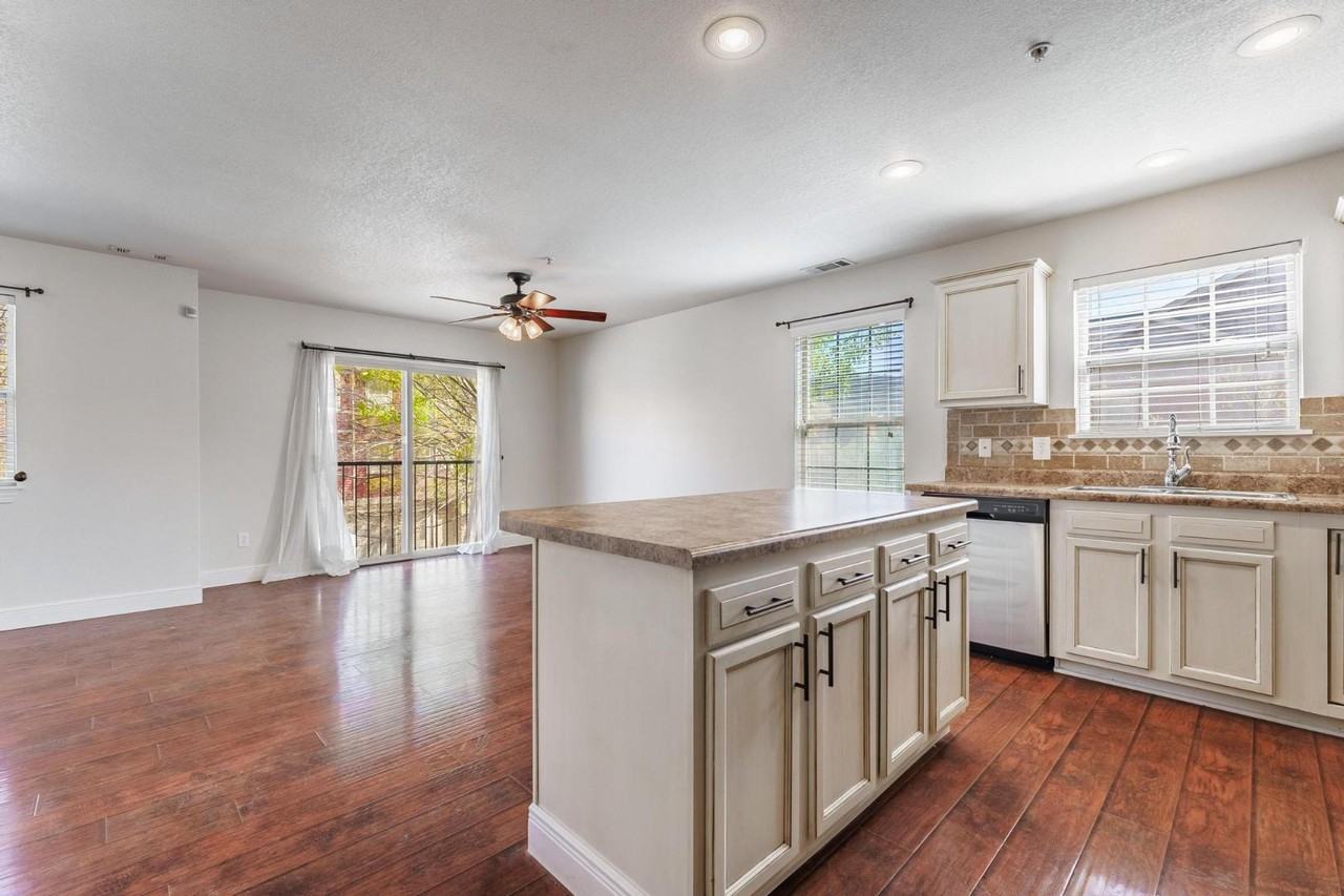 2851 W Redstone Dr - Photo 3 of 20