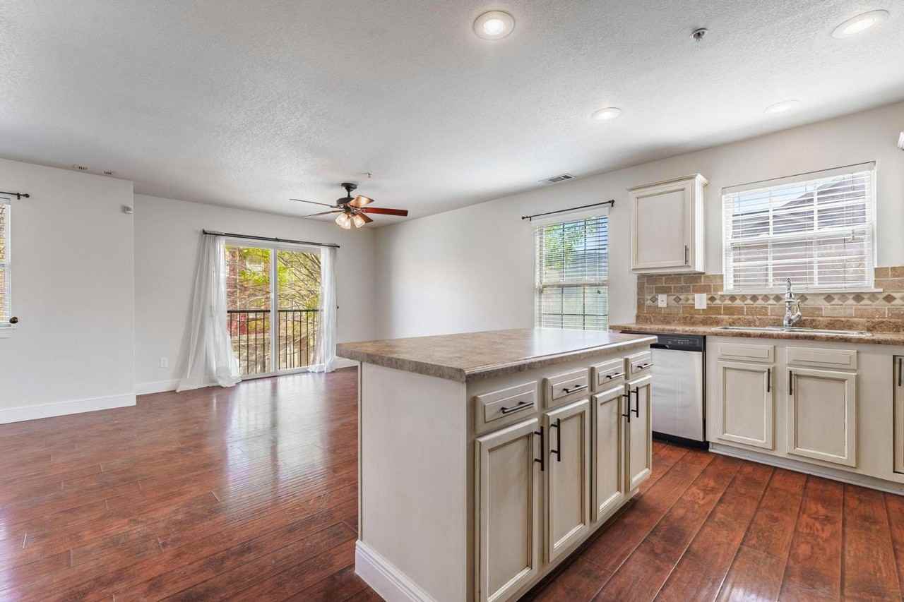 2851 W Redstone Dr - Photo 4 of 20