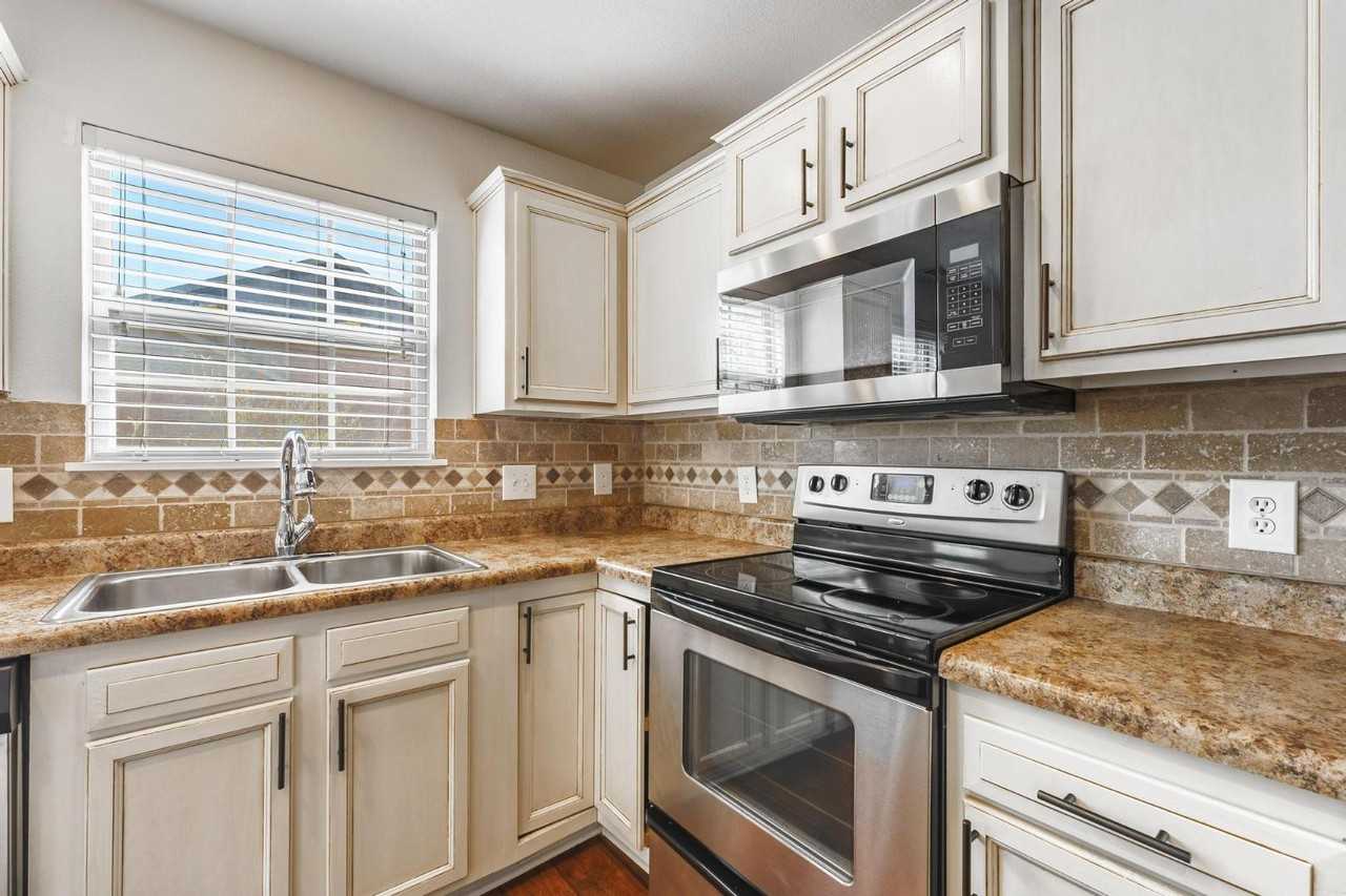 2851 W Redstone Dr - Photo 5 of 20