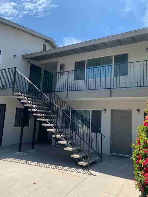 Cameron Villa Apartments - Photo 3 of 5