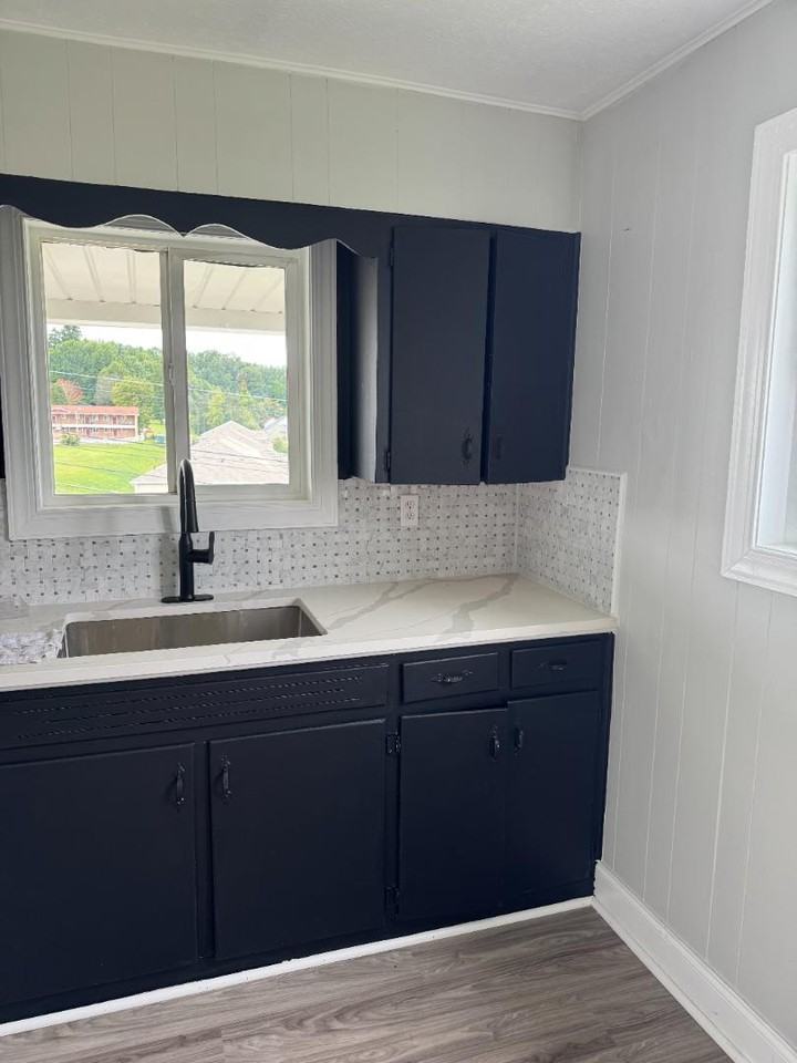 111 Roseview Dr - Photo 3 of 9