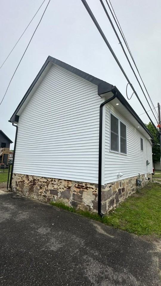 249 6th Ter - Photo 2 of 12