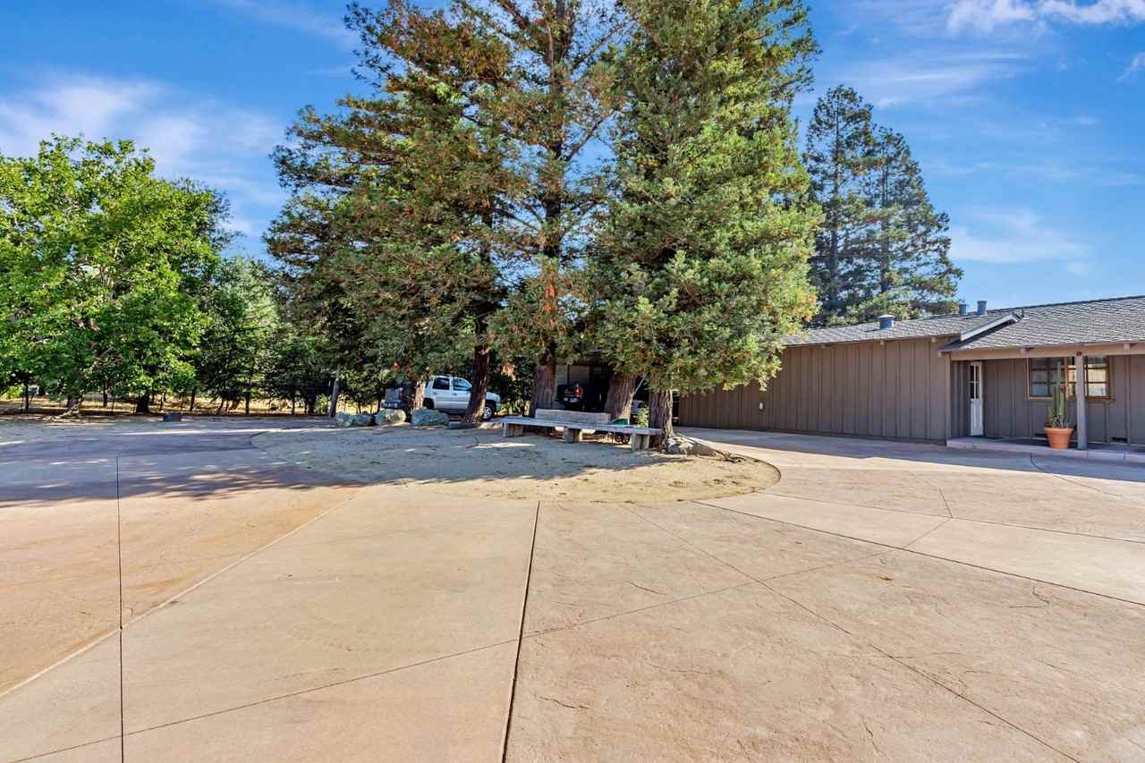 9270 Linda Vista Ln - Photo 3 of 20