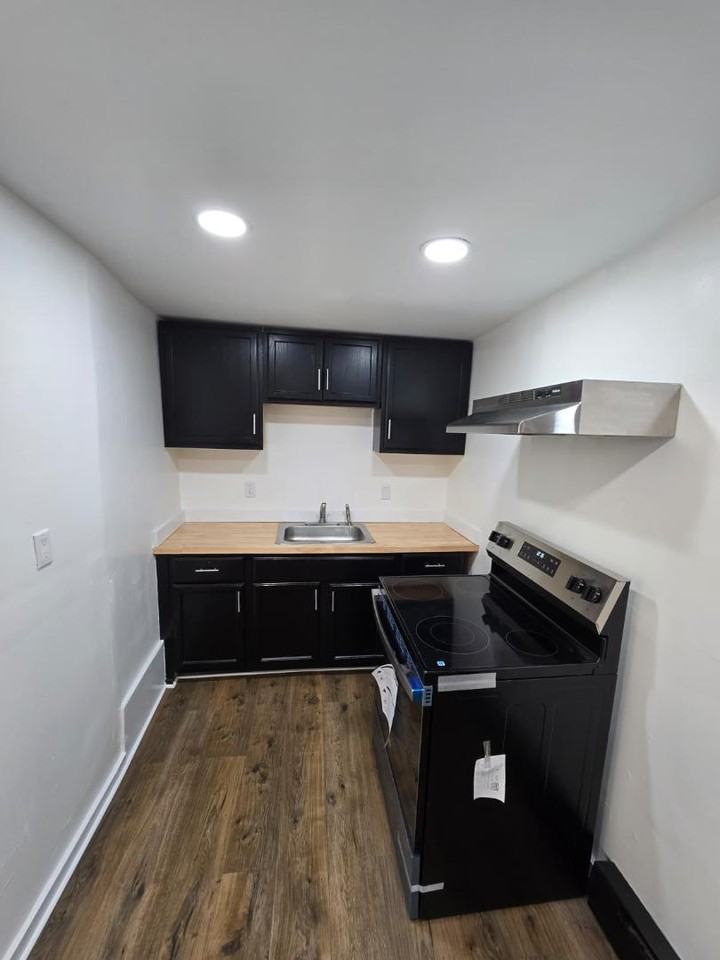 135 Willow St - Photo 2 of 10