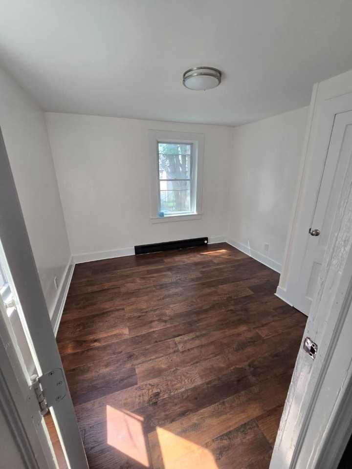 135 Willow St - Photo 3 of 10