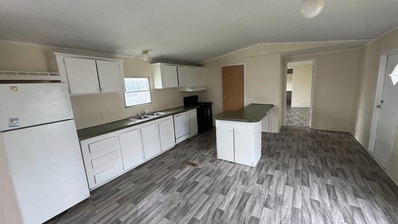 161 Guadalupe St - Photo 3 of 6