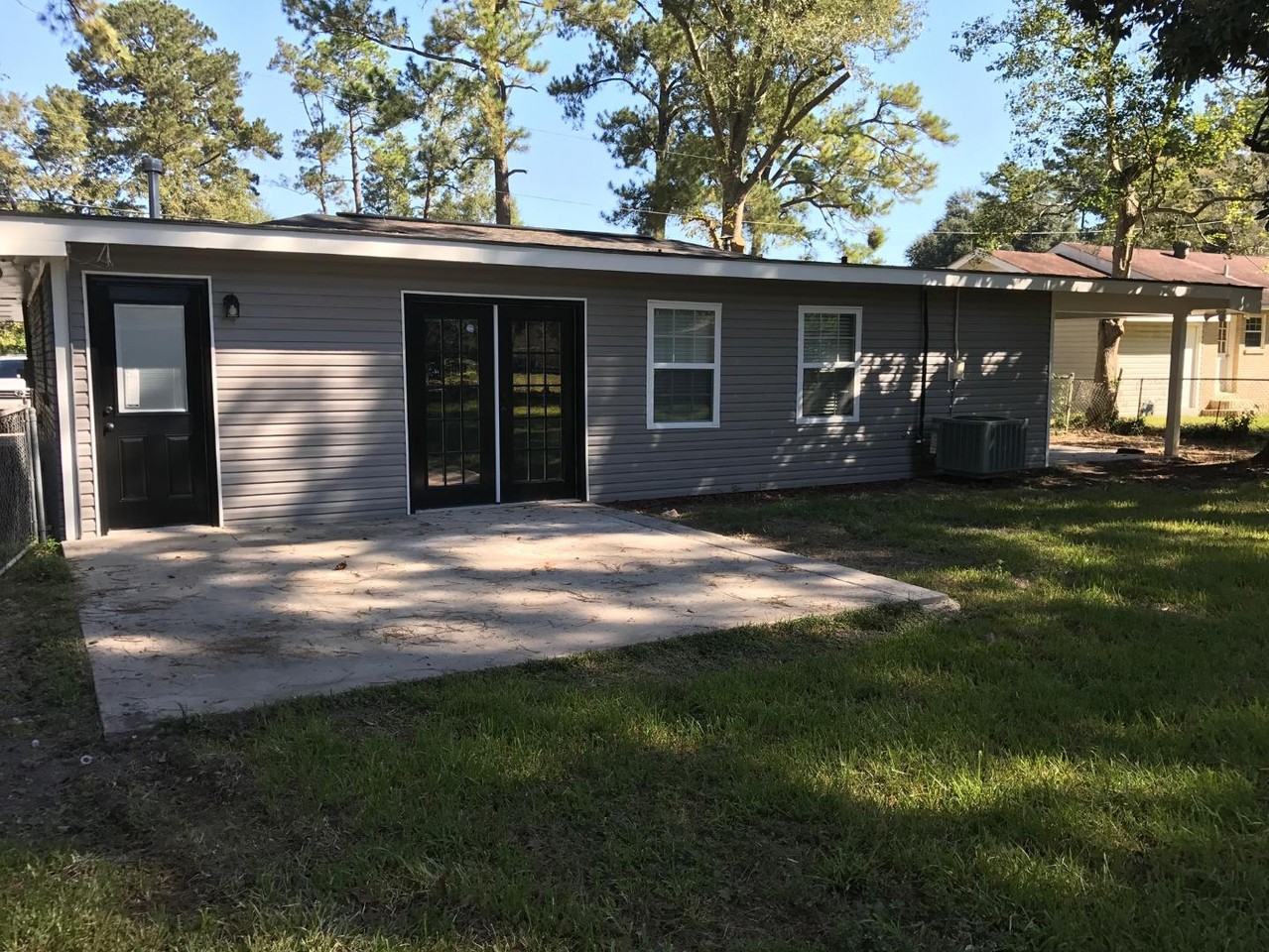 812 Laird St - Photo 3 of 16