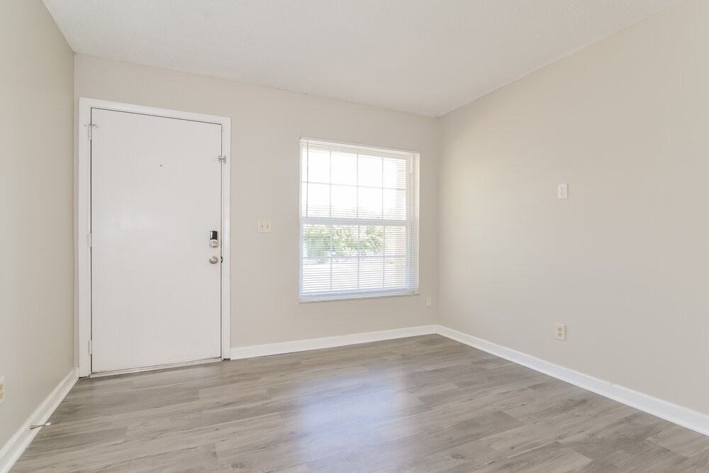 270 Crestview Dr - Photo 3 of 16