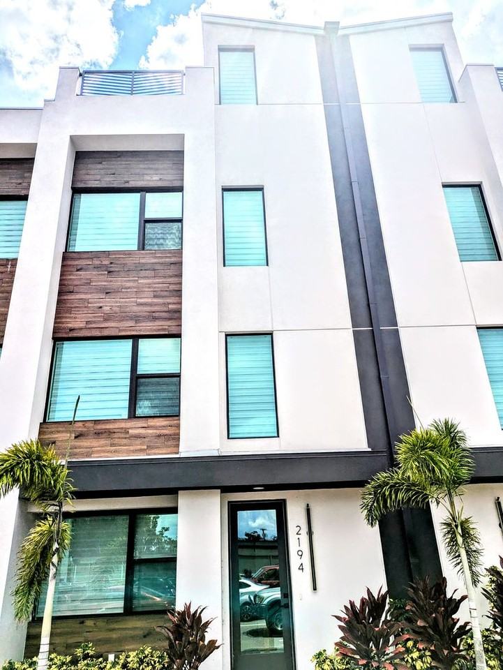 2194 Fruitville Rd - Photo 2 of 30