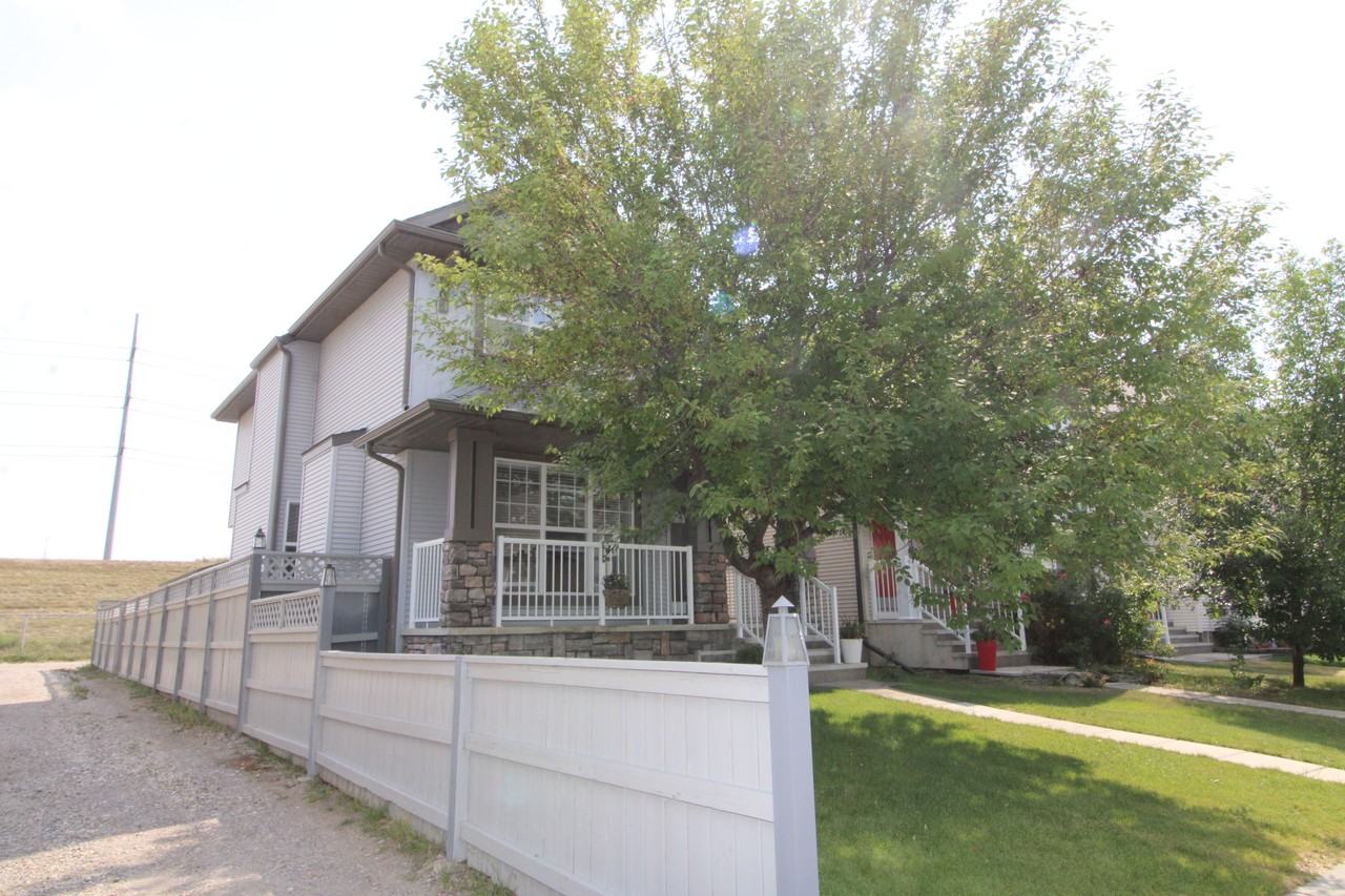 98 Cranberry Close SE - Photo 3 of 50