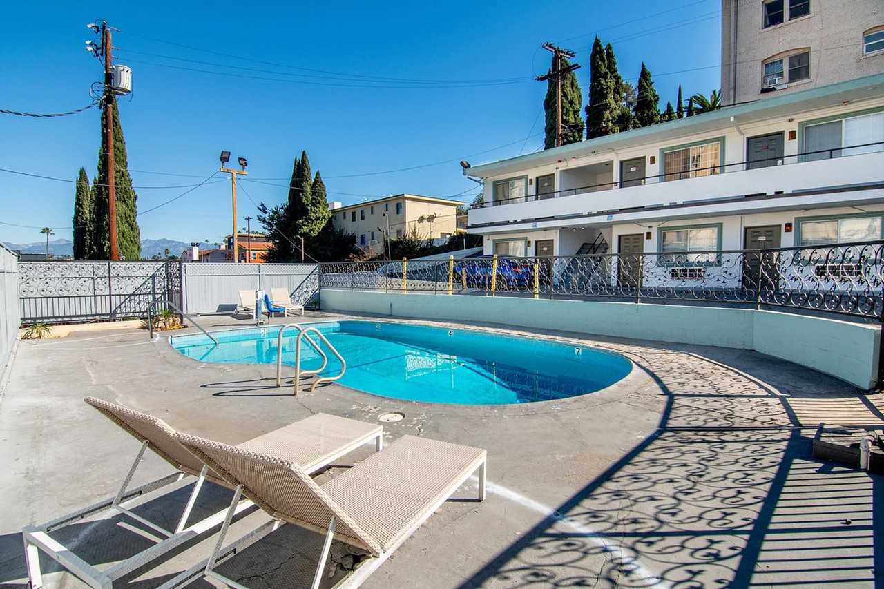 2025 W 3rd Street - Photo 4 of 8