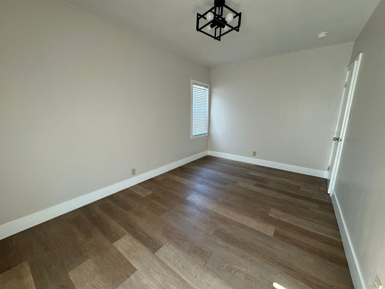 1128 Orange Ave - Photo 2 of 9