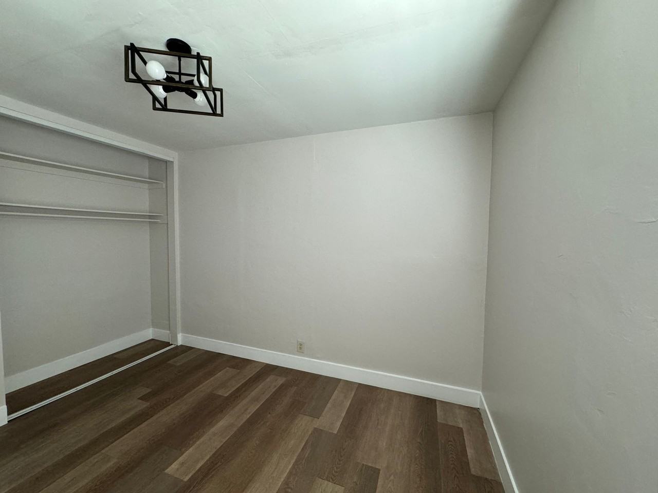 1128 Orange Ave - Photo 3 of 9