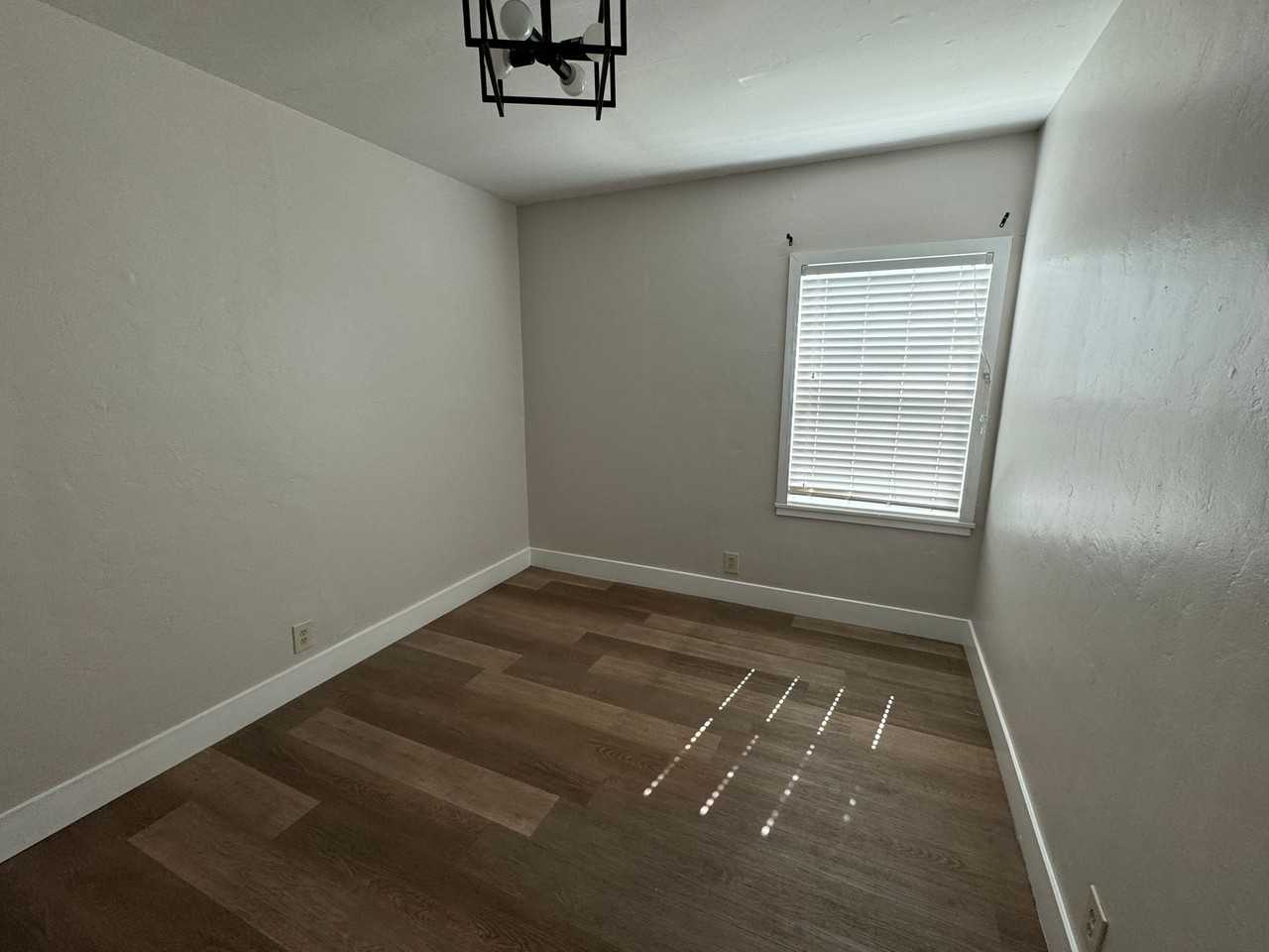 1128 Orange Ave - Photo 6 of 9