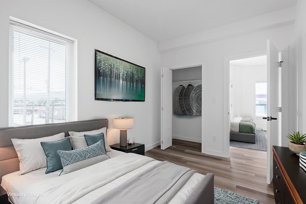 East Line Apartments - Photo 4 of 36