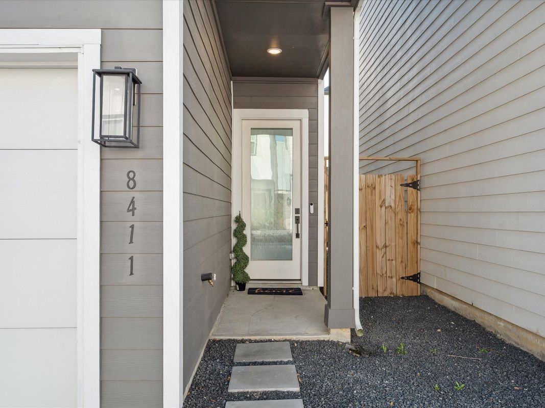 8411 Berry Brush Ln - Photo 3 of 32