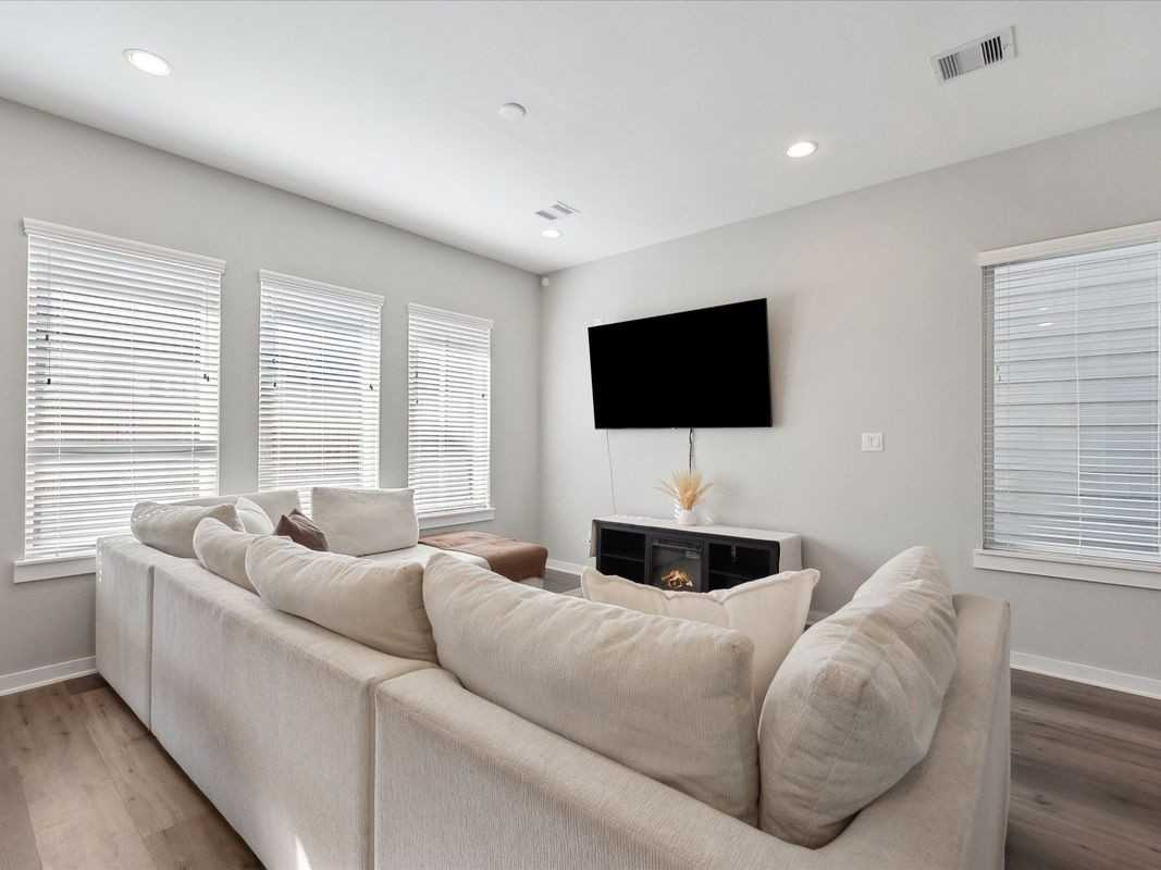 8411 Berry Brush Ln - Photo 7 of 32