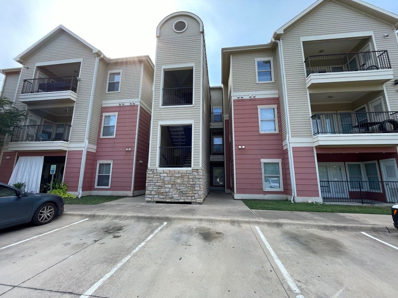 1901 Crossing Pl - Photo 2 of 19