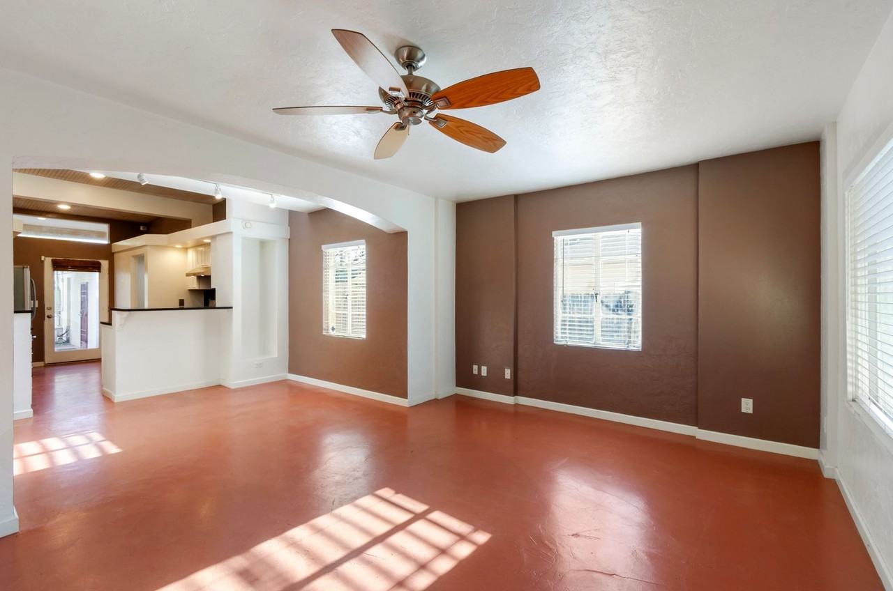 1722 E 9th St - Photo 2 of 25