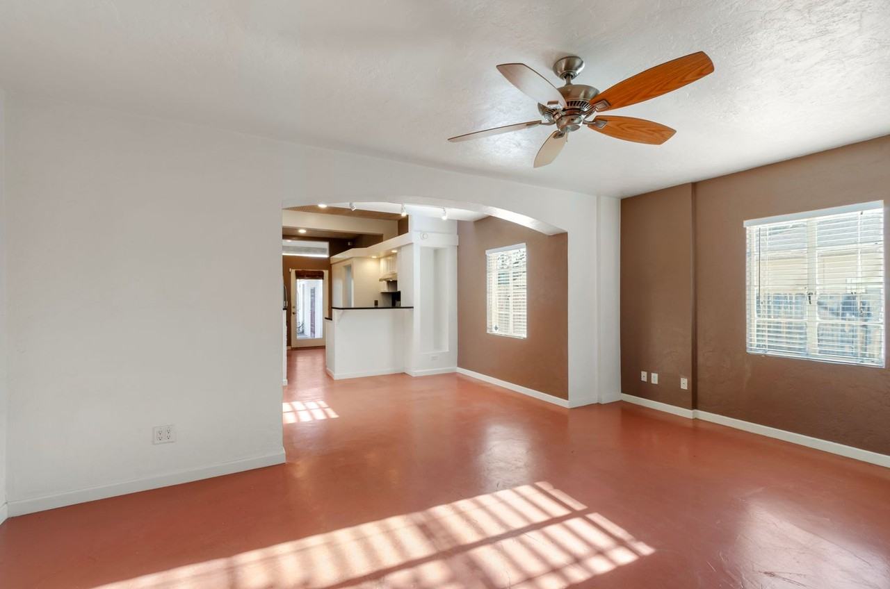 1722 E 9th St - Photo 3 of 25