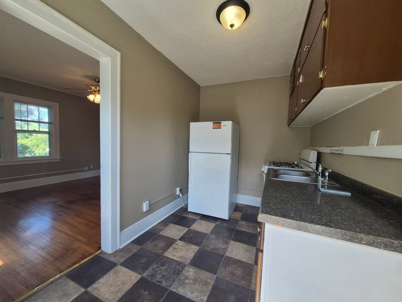 516 Smith Avenue South #2