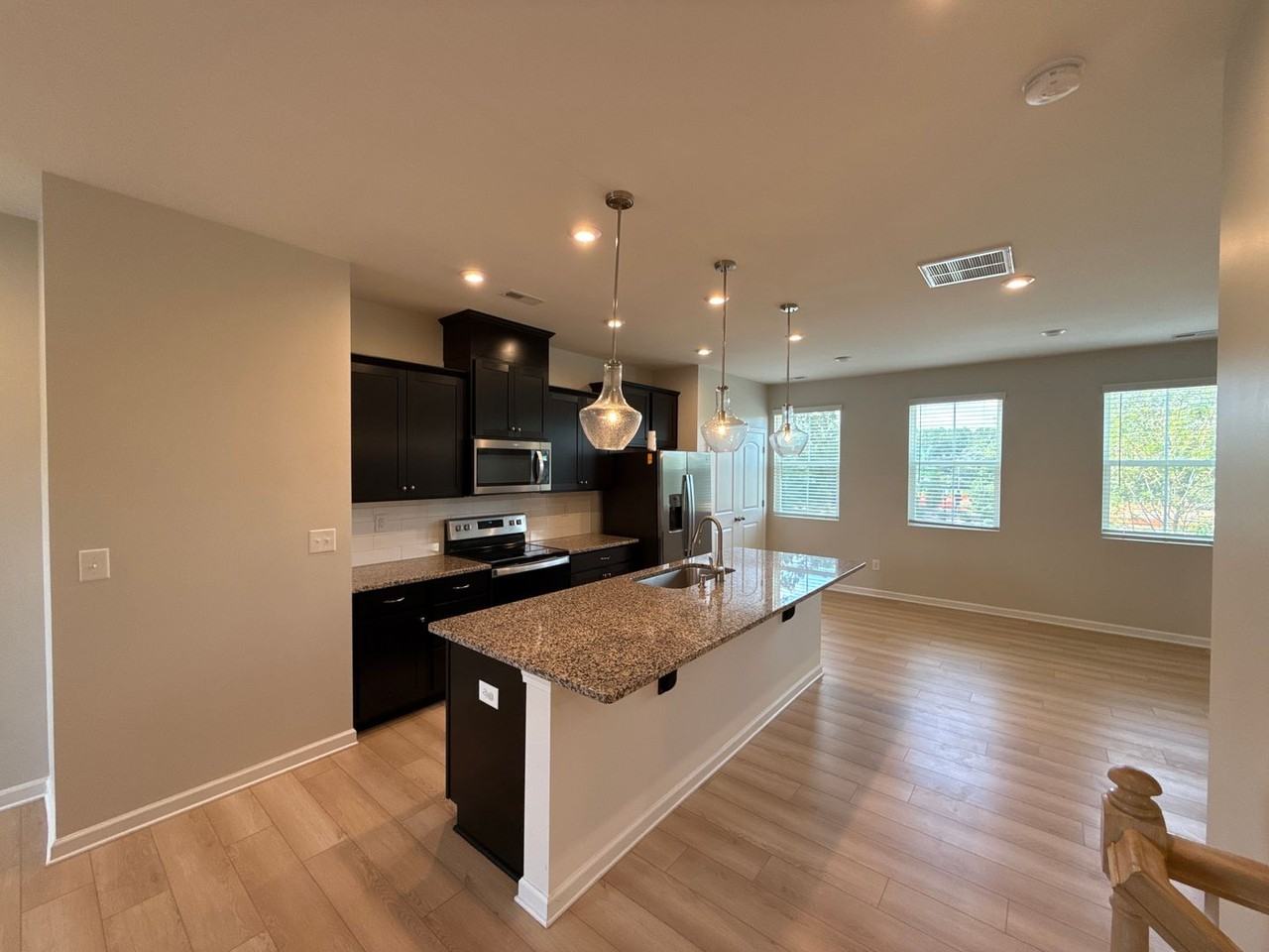 1110 Keydet Dr - Photo 2 of 28