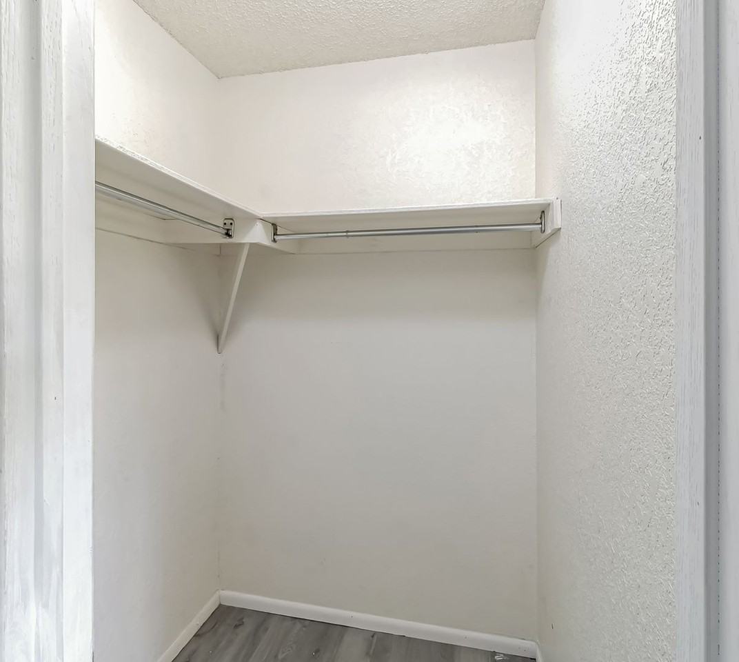 2915 Orchard Ave - Photo 6 of 26