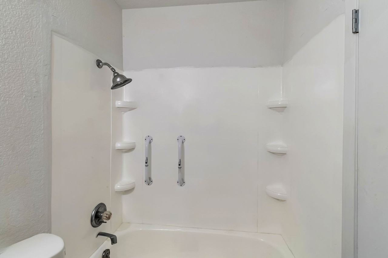 2915 Orchard Ave - Photo 7 of 26