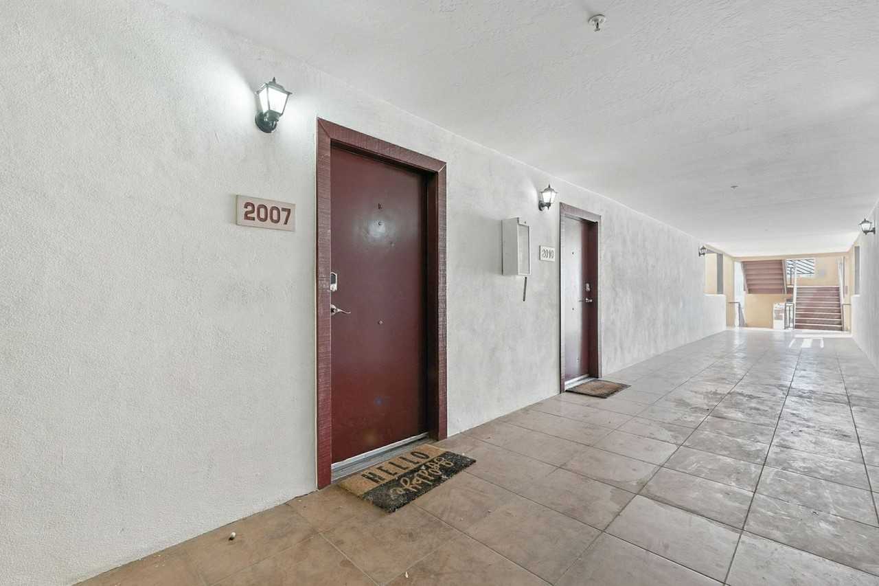 1005 E 8th St #2007 - Photo 3 of 42