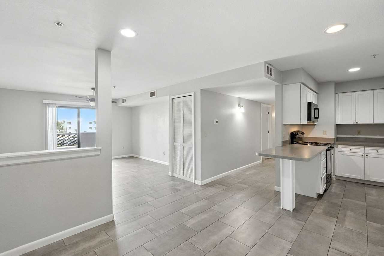 1005 E 8th St #2007 - Photo 4 of 42