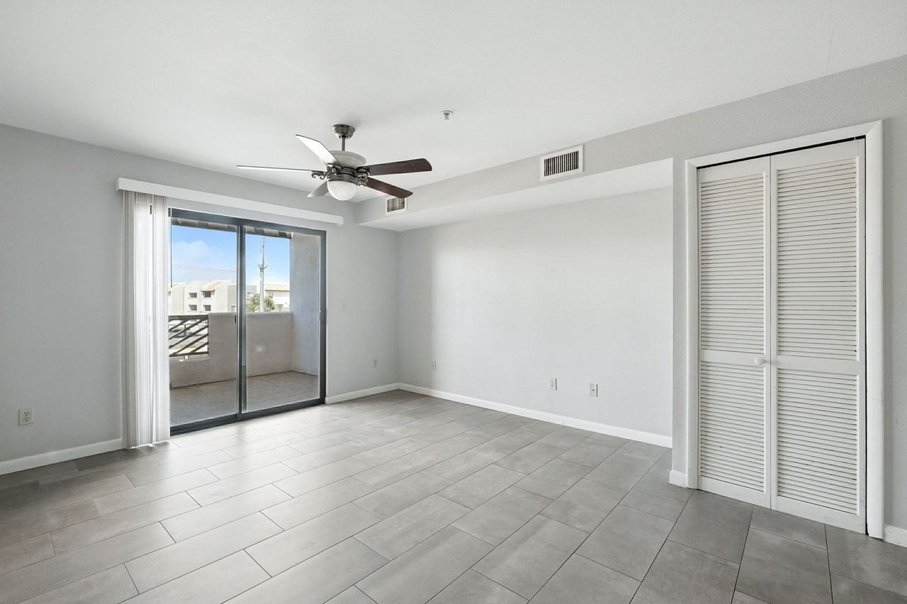 1005 E 8th St #2007 - Photo 7 of 42