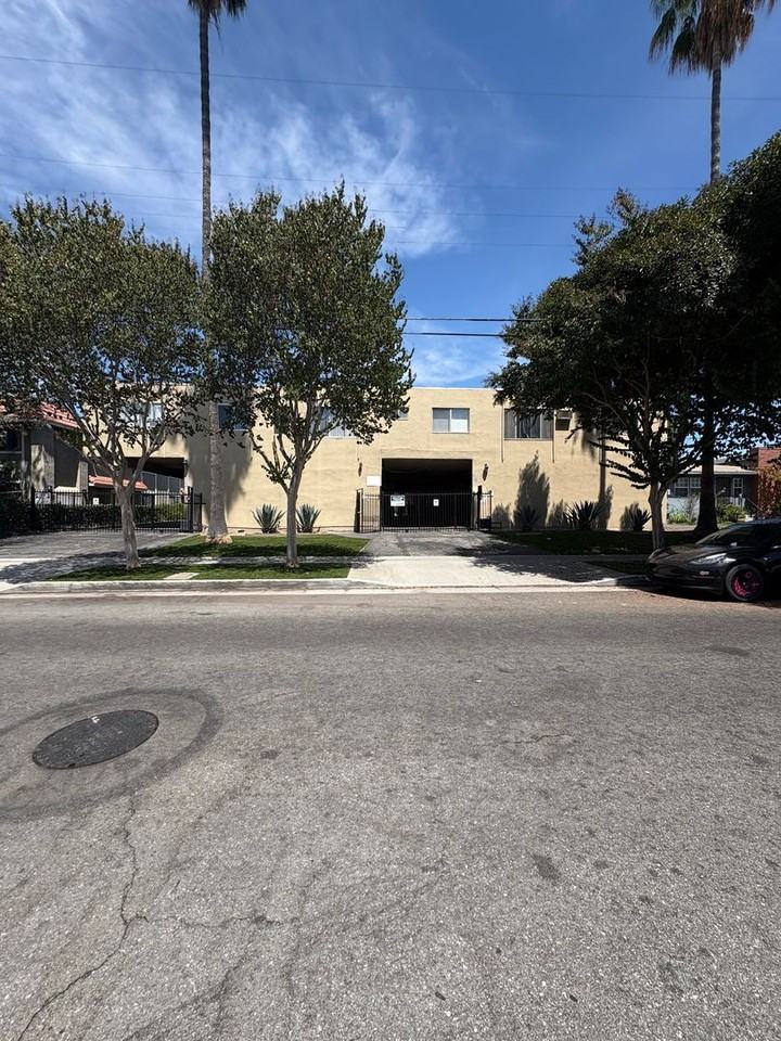 225 W. Palmetto Dr - Photo 4 of 29