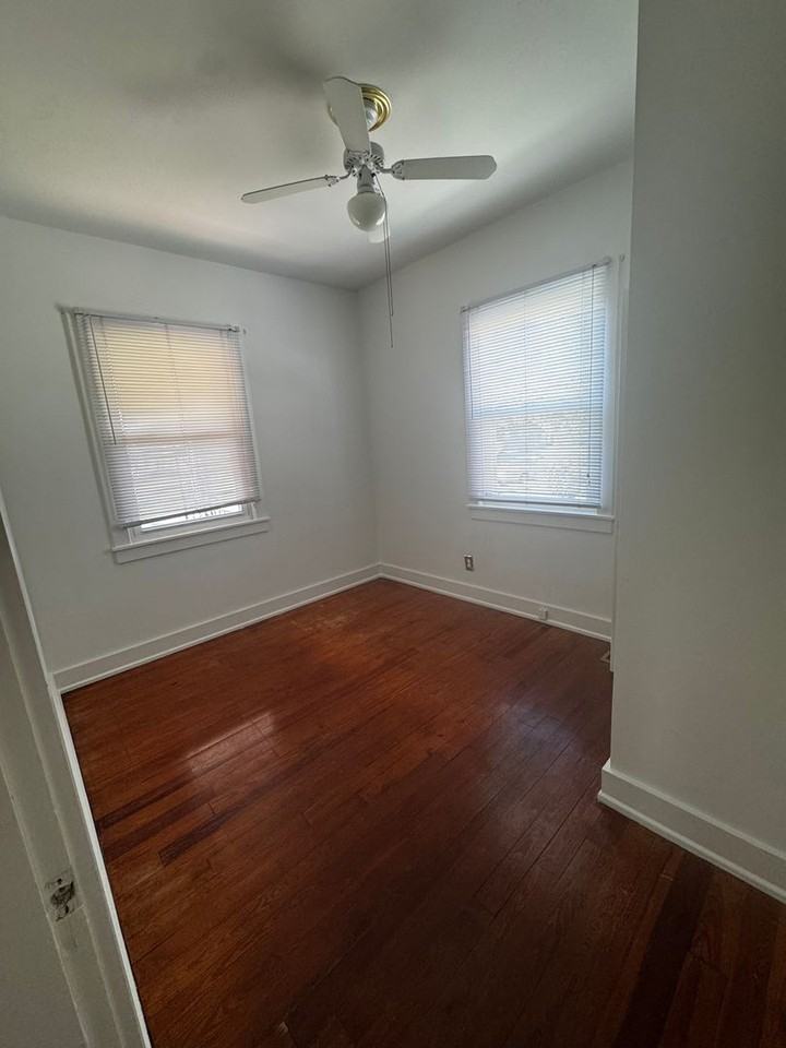 403 Hadley Ave - Photo 3 of 9