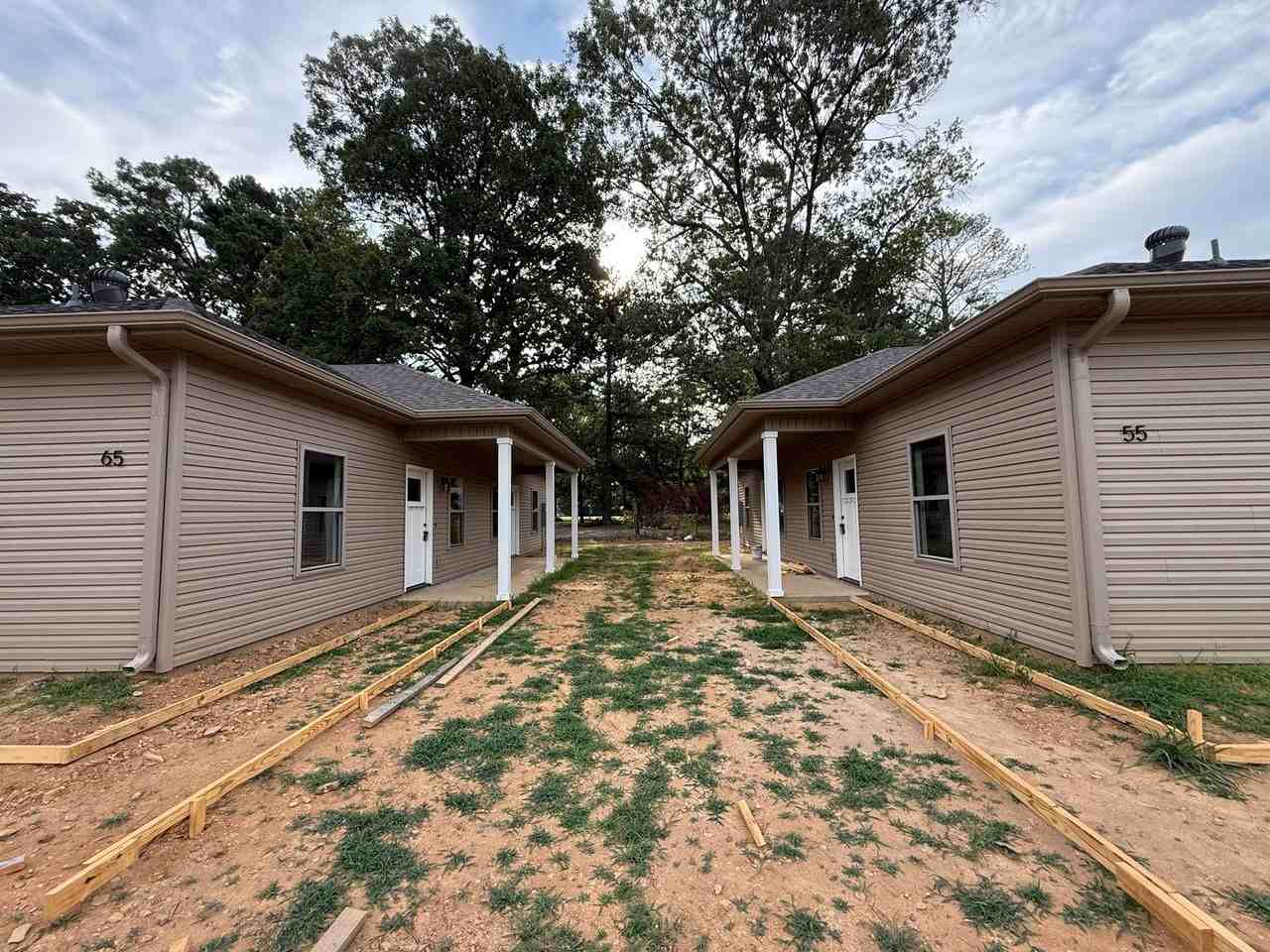 55 Acorn St #B - Photo 2 of 8