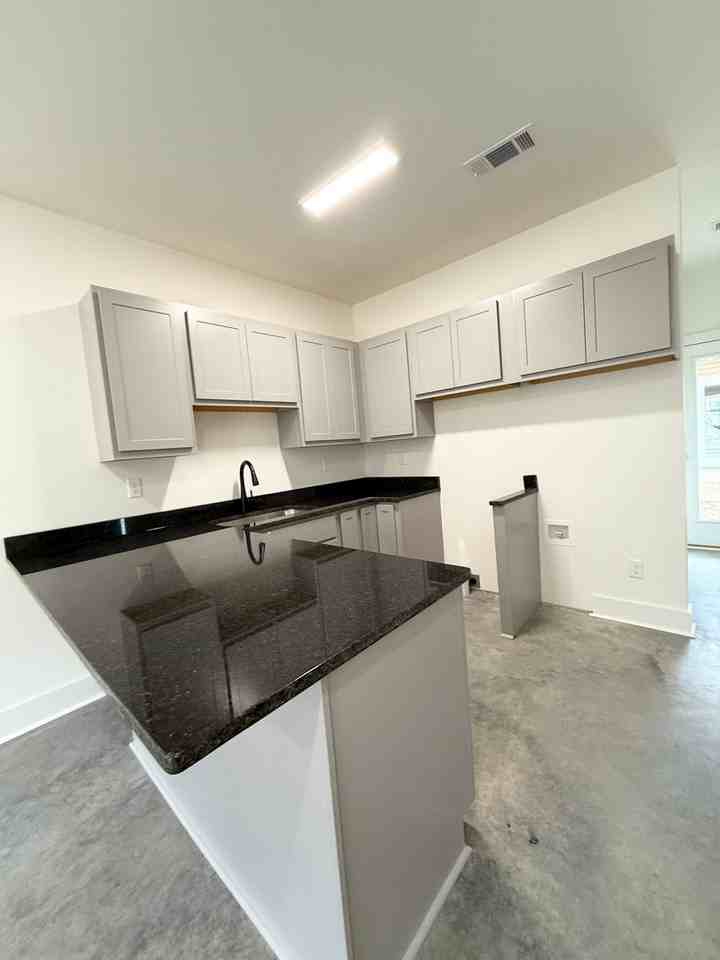 55 Acorn St #B - Photo 3 of 8