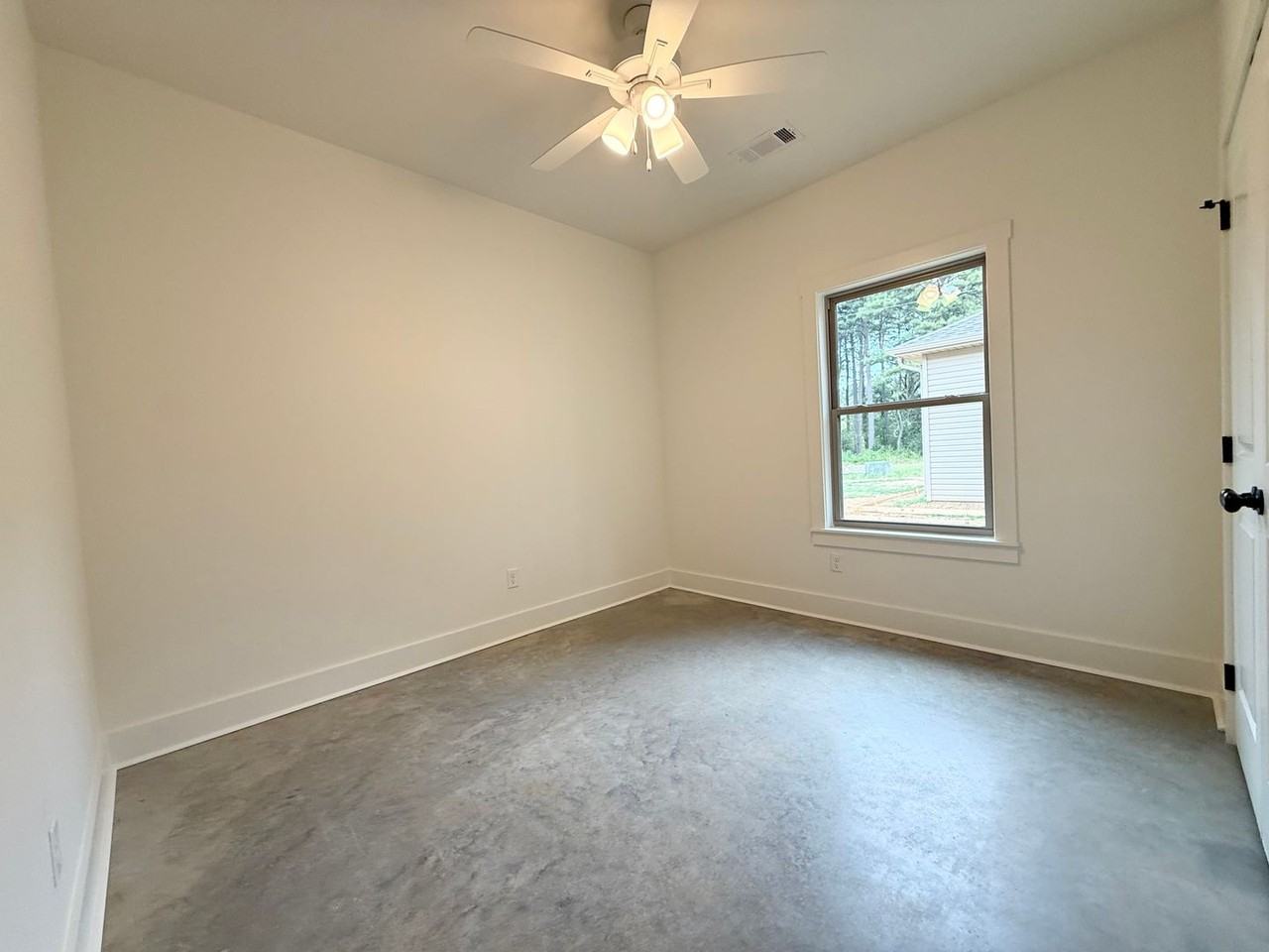 55 Acorn St #B - Photo 6 of 8