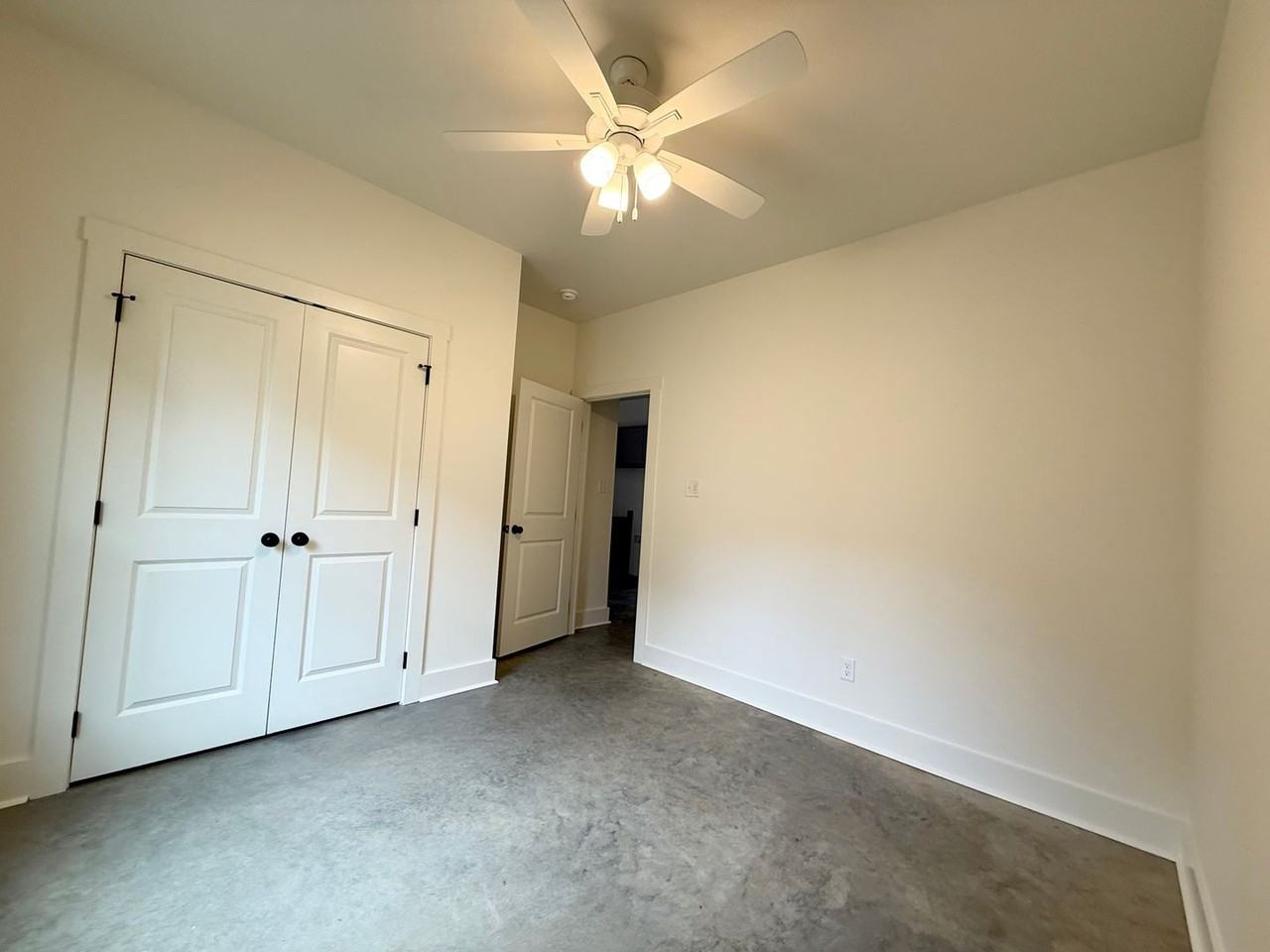 55 Acorn St #B - Photo 7 of 8