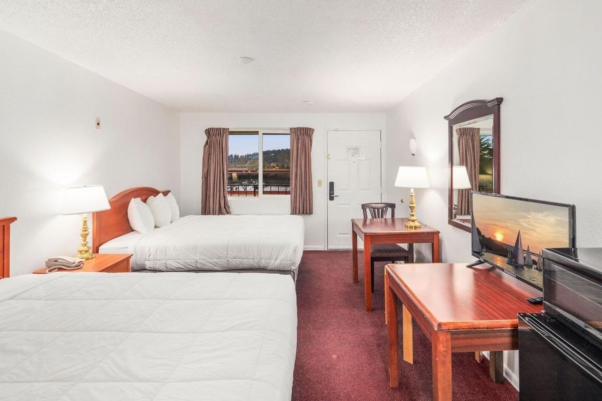 4710 Lake Washington Boulevard Northeast - Photo 3 of 18