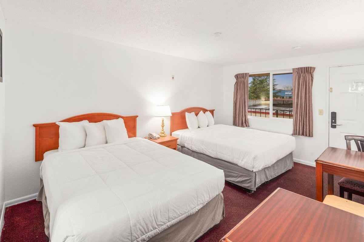 4710 Lake Washington Boulevard Northeast - Photo 6 of 18