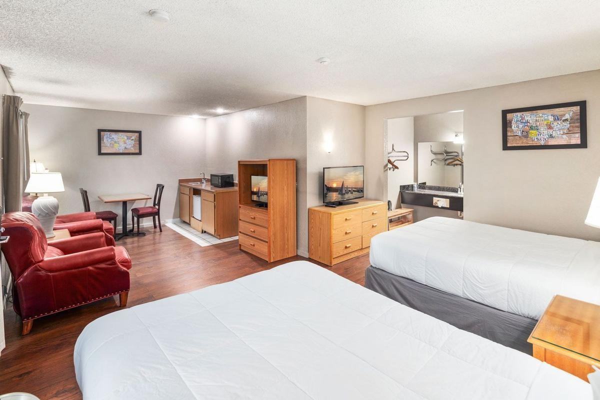 4710 Lake Washington Boulevard Northeast - Photo 7 of 18