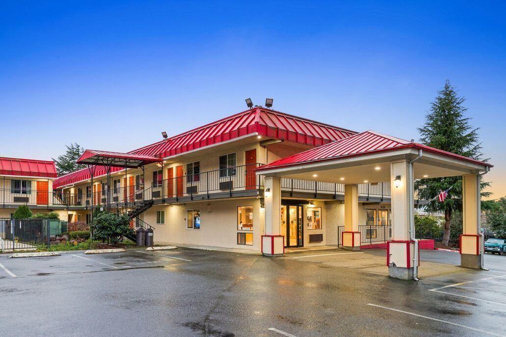 4710 Lake Washington Boulevard Northeast - Photo 3 of 18