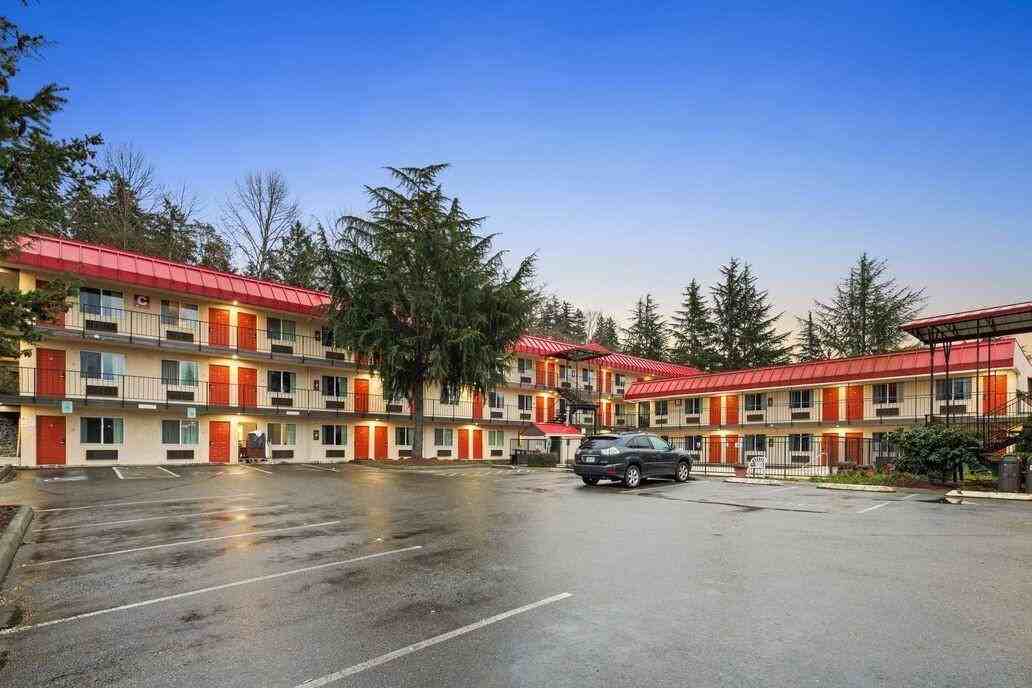 4710 Lake Washington Boulevard Northeast - Photo 6 of 20