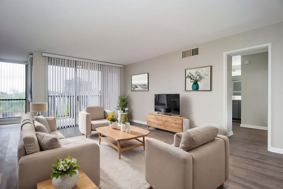 321 E Fairview Ave - Photo 4 of 33