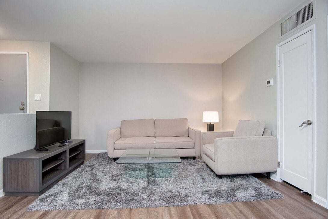 321 E Fairview Ave - Photo 4 of 33