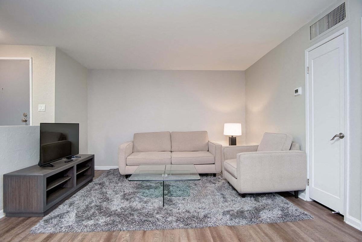 321 E Fairview Ave - Photo 2 of 33