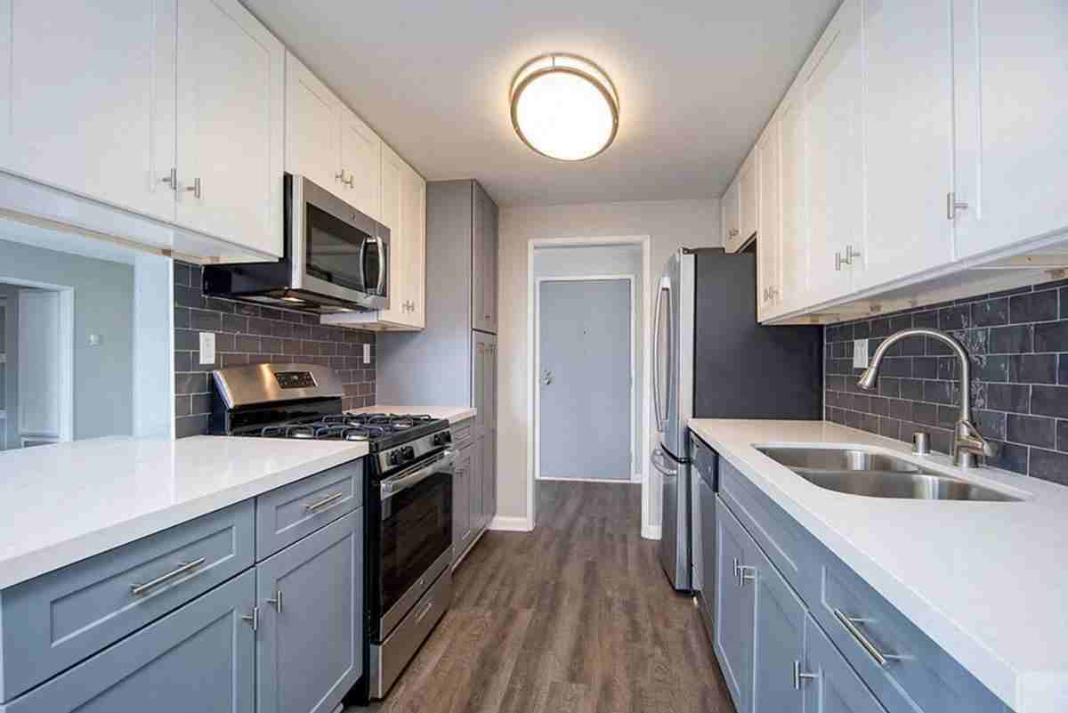 321 E Fairview Ave - Photo 6 of 33