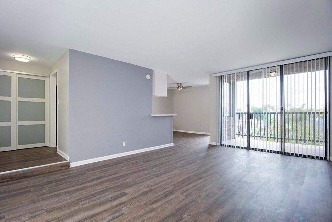 321 E Fairview Ave - Photo 3 of 33