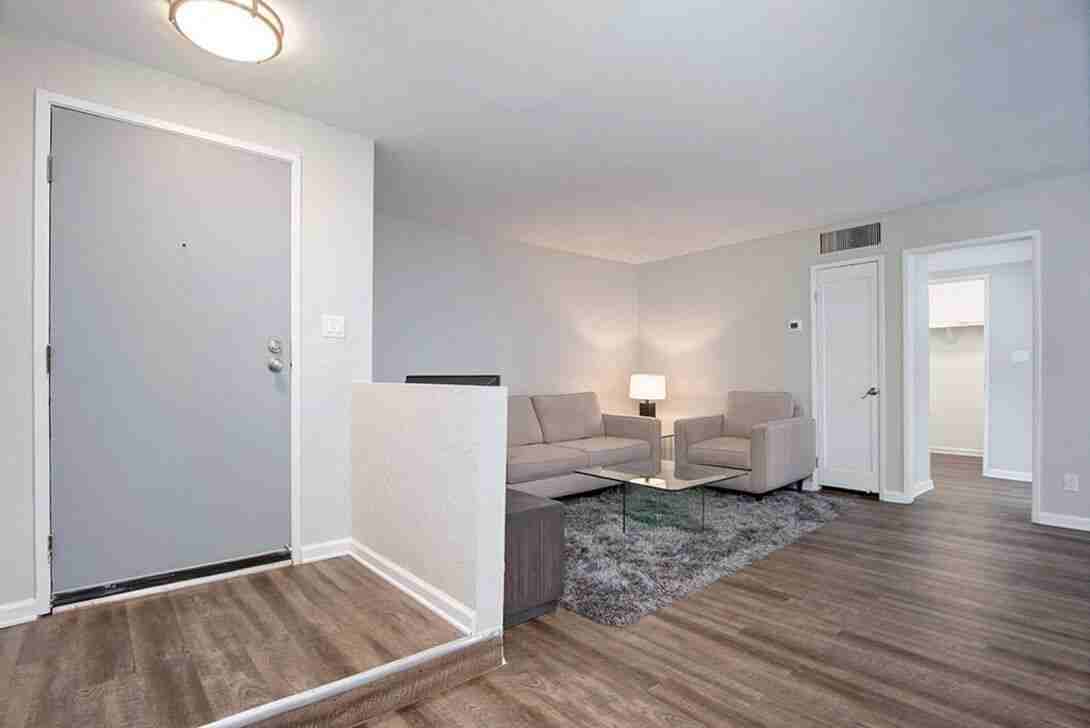 321 E Fairview Ave - Photo 5 of 33