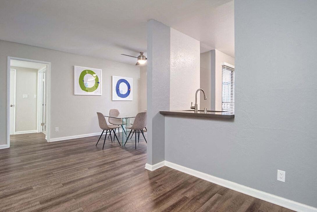 321 E Fairview Ave - Photo 3 of 33